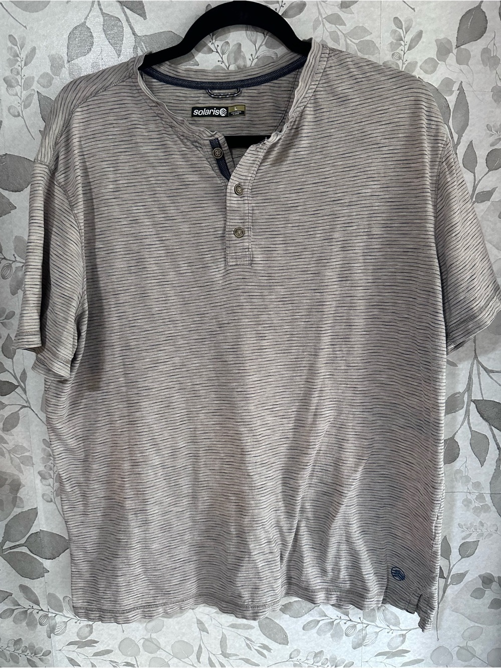Solaris Short-Sleeve Henley Shirt in Light Gray Stripe